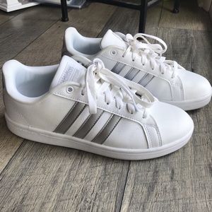 Like new! Adidas White Sneakers